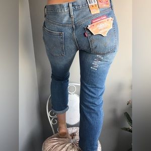 501 LEVIS original fit- RARE - Mildly distressed knee ✨👌🏽 perfect vintage fade
